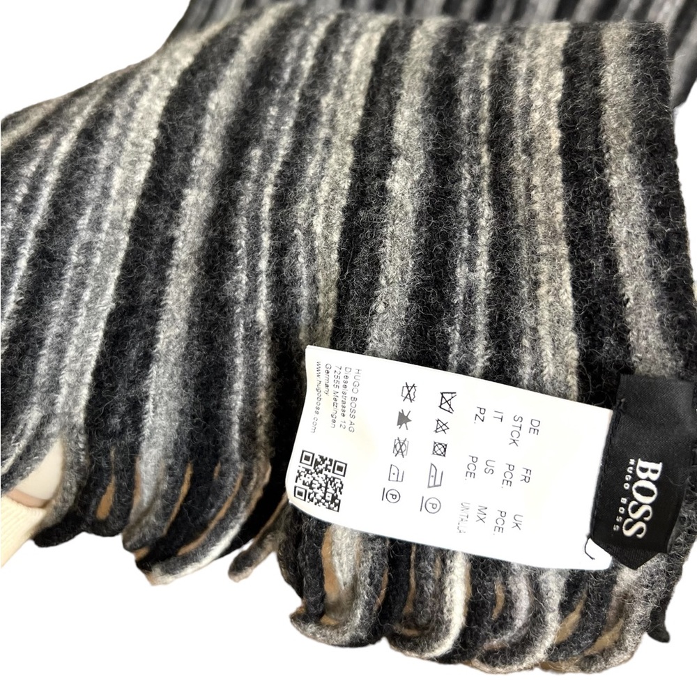 Hugo Boss scarf - Picture 2 of 5